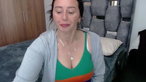 Snapshot of sarahott_1 chatting on December 6, 2024, 9:13 pm Lia online show from December 6, 2024, 9:13 pm