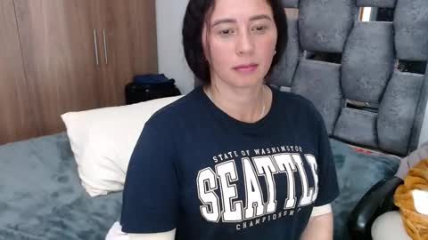Snapshot of sarahott_1 chatting on December 16, 2024, 11:18 pm Lia online show from December 16, 2024, 11:18 pm