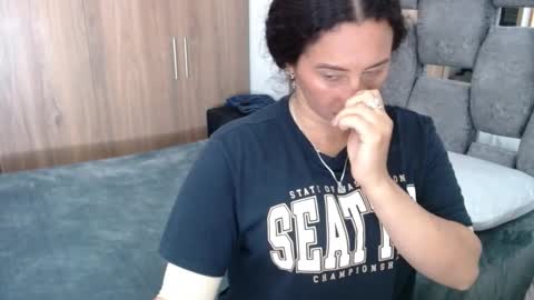 Snapshot of sarahott_1 chatting on December 17, 2024, 7:59 pm Lia online show from December 17, 2024, 7:59 pm