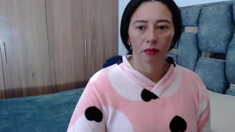Snapshot of sarahott_1 chatting on December 26, 2024, 12:16 pm Lia online show from December 26, 2024, 12:16 pm