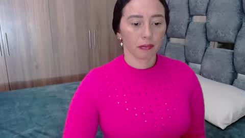 Snapshot of sarahott_1 chatting on December 27, 2024, 4:21 pm Lia online show from December 27, 2024, 4:21 pm