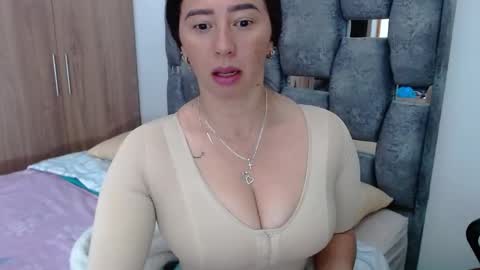 Snapshot of sarahott_1 chatting on January 11, 2025, 1:43 pm Lia online show from January 11, 2025, 1:43 pm