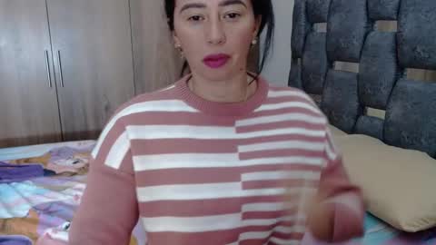 Snapshot of sarahott_1 chatting on January 21, 2025, 5:51 pm Lia online show from January 21, 2025, 5:51 pm