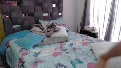 Snapshot of sarahott_1 chatting on October 7, 2025, 6:16 pm Lia online show from October 7, 2025, 6:16 pm