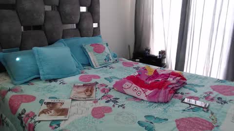 Lia online show from March 3, 2026, 4:02 pm