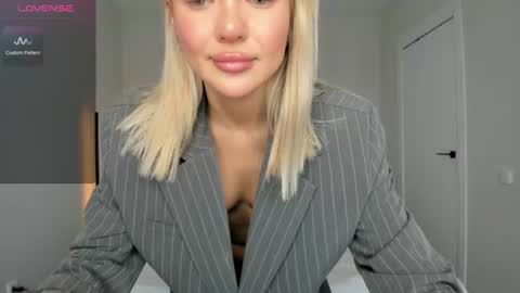 Snapshot of sarahphyllis chatting on June 11, 2026, 1:42 pm sarahphyllis online show from June 11, 2026, 1:42 pm
