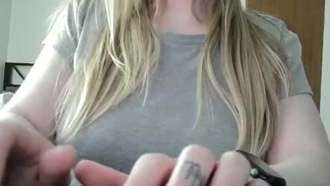 Snapshot of sarahpmummy chatting on April 3, 2026, 8:18 pm Sarah online show from April 3, 2026, 8:18 pm