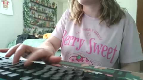 Snapshot of sarahpmummy chatting on May 3, 2026, 8:04 pm Sarah online show from May 3, 2026, 8:04 pm