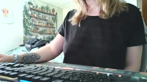 Sarah online show from June 24, 2026, 8:19 pm