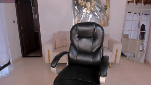 Sarah Rhodes online show from April 9, 2026, 11:48 am