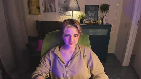 Snapshot of sarahshelby chatting on June 5, 2026, 9:20 pm Sarah online show from June 5, 2026, 9:20 pm