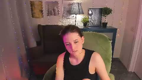 Snapshot of sarahshelby chatting on June 17, 2026, 9:49 pm Sarah online show from June 17, 2026, 9:49 pm