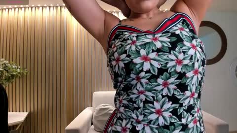 Sarah  independent model online show from April 5, 2026, 11:02 pm