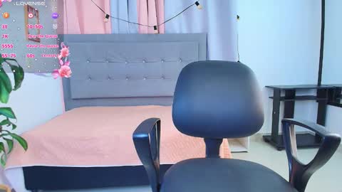 Snapshot of saralandry chatting on October 12, 2025, 12:26 pm SARA online show from October 12, 2025, 12:26 pm