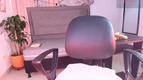 Snapshot of saralandry chatting on November 10, 2025, 12:26 pm SARA online show from November 10, 2025, 12:26 pm