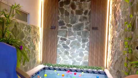 Sara Lugo  online show from July 11, 2026, 12:19 pm
