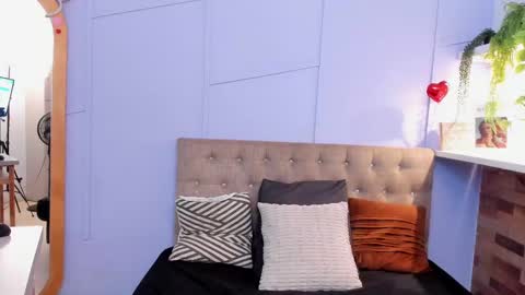 Snapshot of saranaomy_ chatting on October 26, 2025, 12:33 pm Sara and Edward online show from October 26, 2025, 12:33 pm