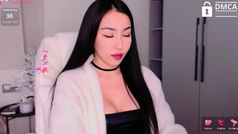 Mia online show from October 2, 2025, 8:10 am