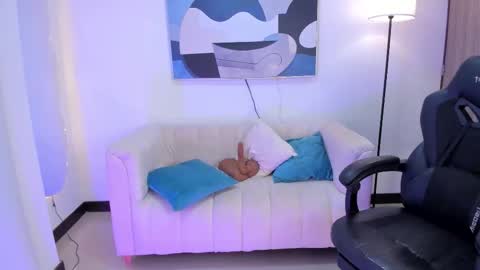 I am Sara  online show from November 15, 2025, 10:37 pm