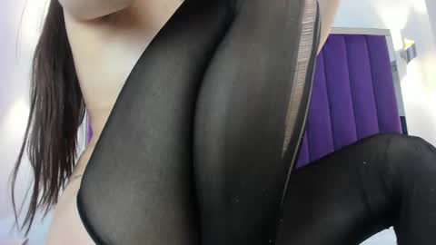 Snapshot of sarariley_ chatting on February 19, 2025, 5:05 am Sara online show from February 19, 2025, 5:05 am