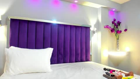 Snapshot of sarariley_ chatting on October 30, 2025, 10:43 pm Sara online show from October 30, 2025, 10:43 pm