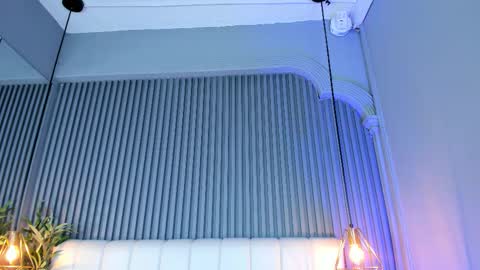 Sara   online show from December 3, 2025, 10:41 pm