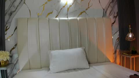 Sara   online show from April 1, 2026, 10:40 pm