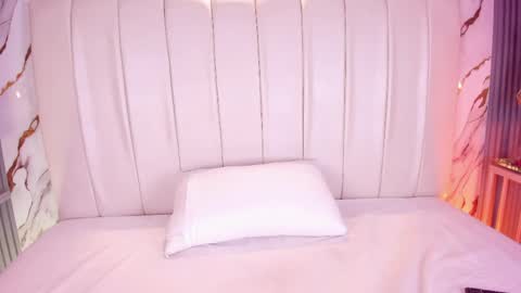 Sara   online show from April 11, 2026, 11:31 pm