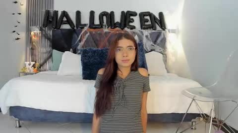 Sara online show from October 27, 2025, 8:13 pm