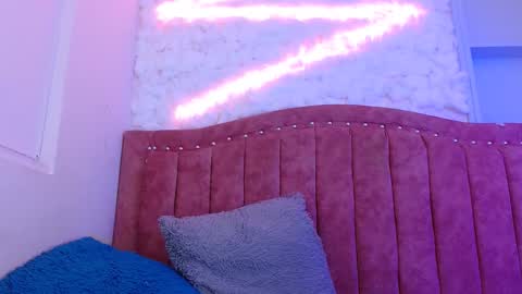 sarastonesx online show from February 1, 2025, 12:18 am