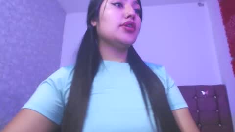 sarastonesx online show from May 29, 2026, 4:32 am
