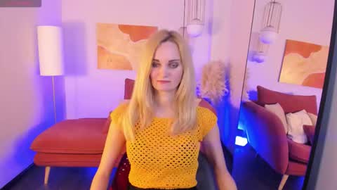 Snapshot of sarasubtlety chatting on September 18, 2025, 1:35 pm Sara online show from September 18, 2025, 1:35 pm