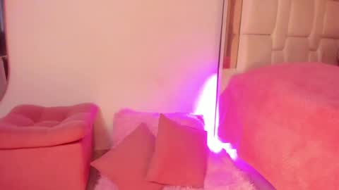 Sara  online show from February 19, 2025, 2:55 pm