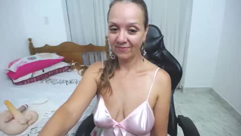 Snapshot of saray1221 chatting on February 5, 2025, 12:31 am saray1221 online show from February 5, 2025, 12:31 am