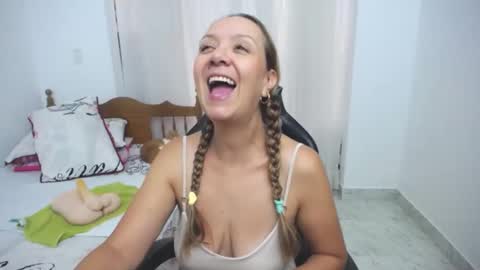 Snapshot of saray1221 chatting on February 16, 2025, 5:37 pm saray1221 online show from February 16, 2025, 5:37 pm