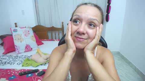 Snapshot of saray1221 chatting on March 6, 2025, 8:48 pm saray1221 online show from March 6, 2025, 8:48 pm