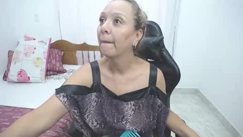 Snapshot of saray1221 chatting on January 8, 2026, 6:21 pm saray1221 online show from January 8, 2026, 6:21 pm