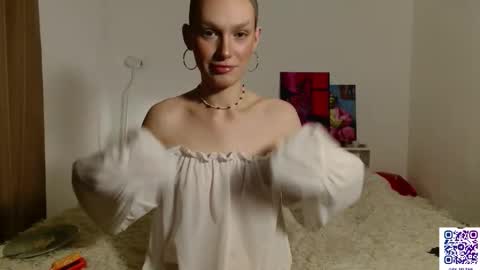 Your Selena 3 online show from February 22, 2026, 3:07 am