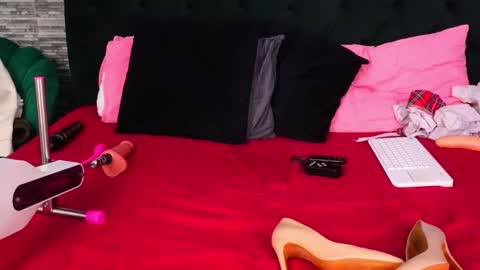 sarrarose online show from October 3, 2025, 9:45 pm