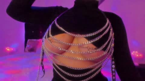 Snapshot of sashachase chatting on December 3, 2024, 1:41 am Sasha online show from December 3, 2024, 1:41 am