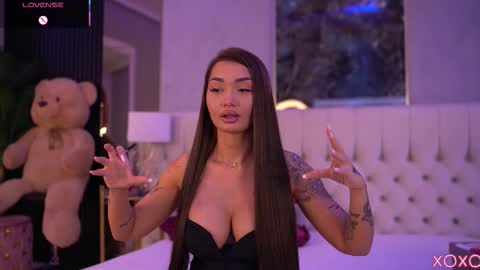 Snapshot of sashaferrera chatting on September 27, 2025, 6:24 pm Dennise online show from September 27, 2025, 6:24 pm