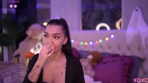 Snapshot of sashaferrera chatting on October 30, 2025, 7:58 pm Dennise online show from October 30, 2025, 7:58 pm