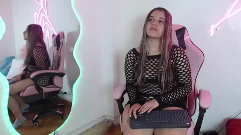 sashajones06 online show from January 16, 2025, 1:04 pm