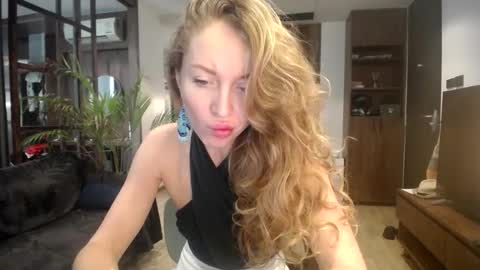 Snapshot of sashasweetsasha chatting on December 2, 2024, 5:59 am Sasha online show from December 2, 2024, 5:59 am