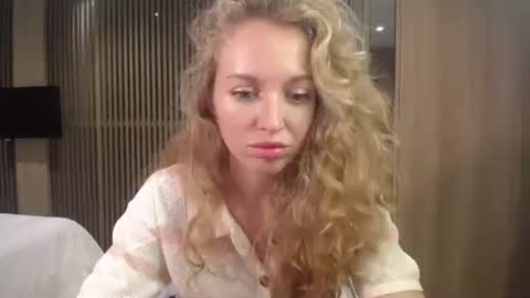 Snapshot of sashasweetsasha chatting on October 13, 2025, 1:44 pm Sasha online show from October 13, 2025, 1:44 pm