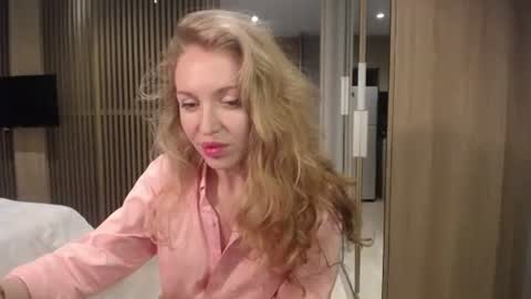 Snapshot of sashasweetsasha chatting on October 23, 2025, 1:43 pm Sasha online show from October 23, 2025, 1:43 pm