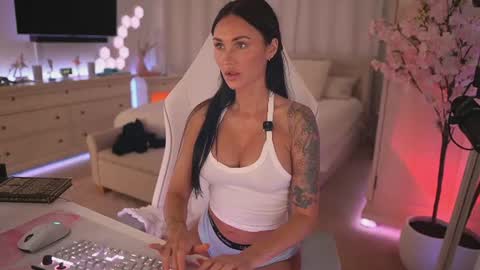 Snapshot of sashawest_official chatting on August 5, 2026, 10:55 pm sashawest_official online show from August 5, 2026, 10:55 pm