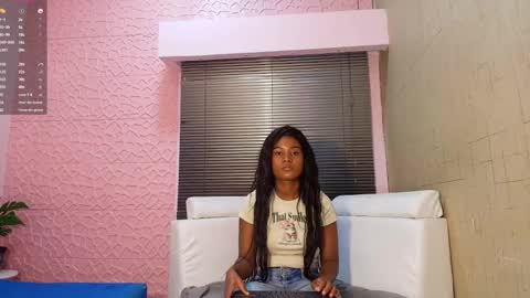 Snapshot of sashhalux22 chatting on March 5, 2025, 5:40 am SashhaLux22 online show from March 5, 2025, 5:40 am