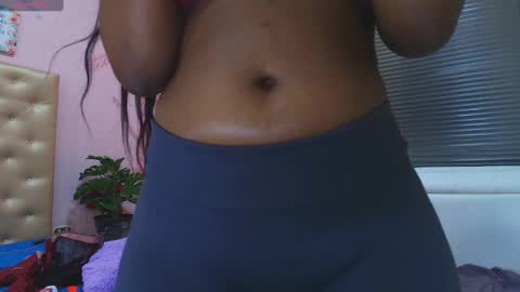 Snapshot of sashhalux22 chatting on March 7, 2025, 9:40 am SashhaLux22 online show from March 7, 2025, 9:40 am