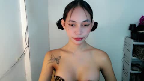 Snapshot of sashifoxdoll_ chatting on June 18, 2026, 10:14 pm Sashi online show from June 18, 2026, 10:14 pm